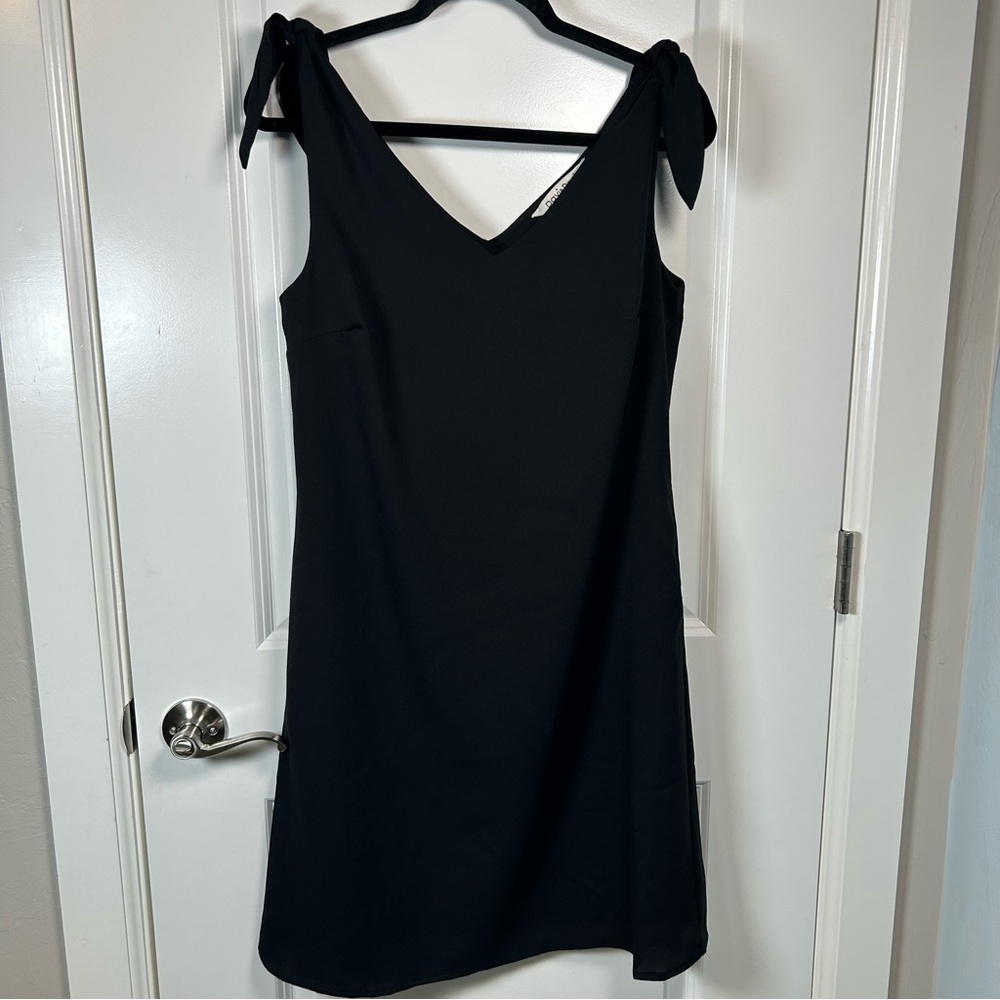 DAVI & DANI Black Tie Shoulders Mini Dress‎ V-Neck Sleeveless Women’s Size Small